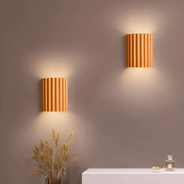 Moderne Gestreepte LED Wandlamp van Resin – Scandinavische Sfeerverlichting voor Gezellige Interieurs