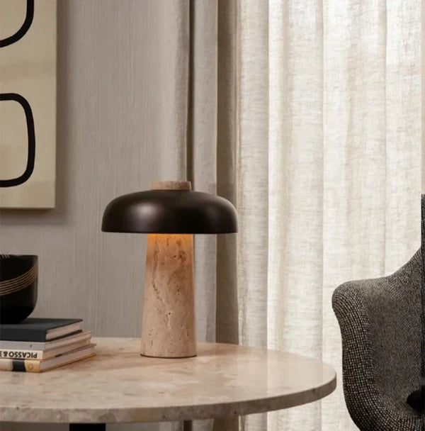 Natuurlijke Travertin Stenen Tafellamp – Moderne Woonverlichting in Beige