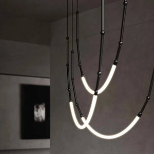 Curvella Zwarte Metalen Hanglamp – Moderne LED Design Lamp voor Woonkamer