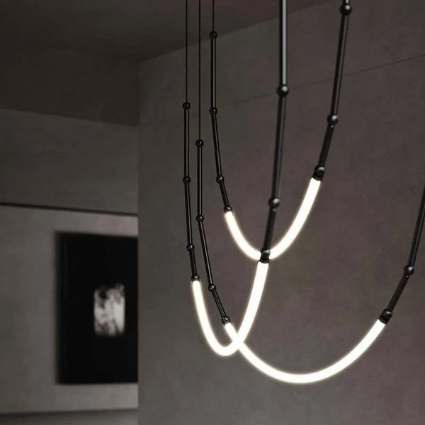 Curvella Zwarte Metalen Hanglamp – Moderne LED Design Lamp voor Woonkamer