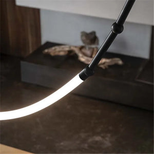 Curvella Zwarte Metalen Hanglamp – Moderne LED Design Lamp voor Woonkamer