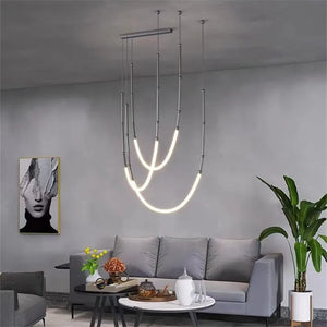 Curvella Zwarte Metalen Hanglamp – Moderne LED Design Lamp voor Woonkamer