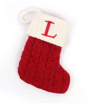 Kerstsok met letter borduring – rode gebreide MerrySock decoratie met naam