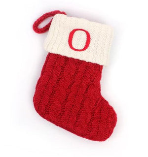 Kerstsok met letter borduring – rode gebreide MerrySock decoratie met naam