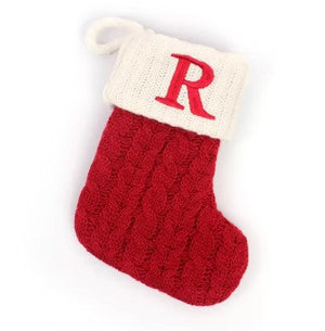 Kerstsok met letter borduring – rode gebreide MerrySock decoratie met naam
