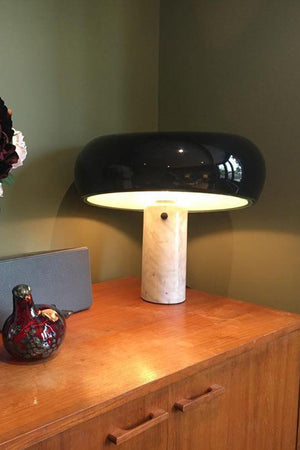 Marmeren Tafellamp met Elegante Stenen Voet – Moderne Woonkamer & Slaapkamer Verlichting