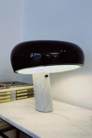 Marmeren Tafellamp met Elegante Stenen Voet – Moderne Woonkamer & Slaapkamer Verlichting