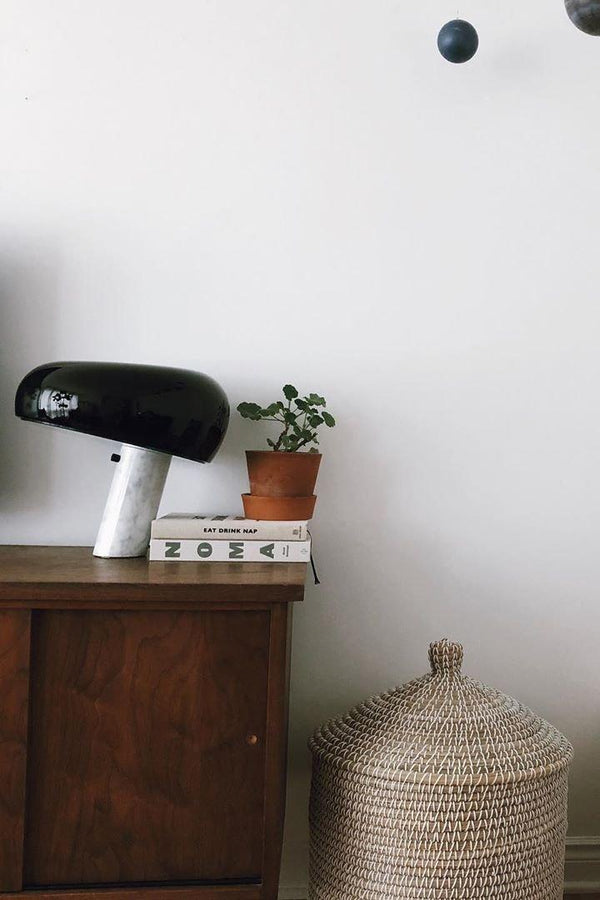 Marmeren Tafellamp met Elegante Stenen Voet – Moderne Woonkamer & Slaapkamer Verlichting
