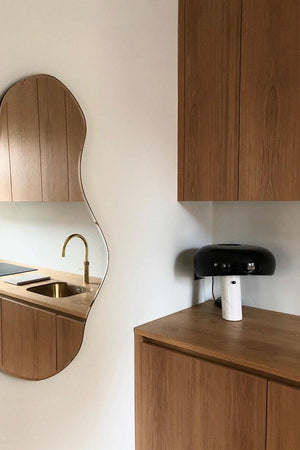 Marmeren Tafellamp met Elegante Stenen Voet – Moderne Woonkamer & Slaapkamer Verlichting