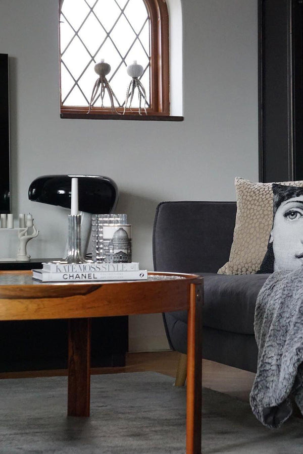 Marmeren Tafellamp met Elegante Stenen Voet – Moderne Woonkamer & Slaapkamer Verlichting