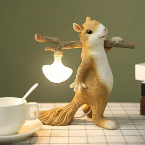 Gezellige Eekhoorn Bureau Lamp – Charmante Dierenlamp voor een Warme Sfeer