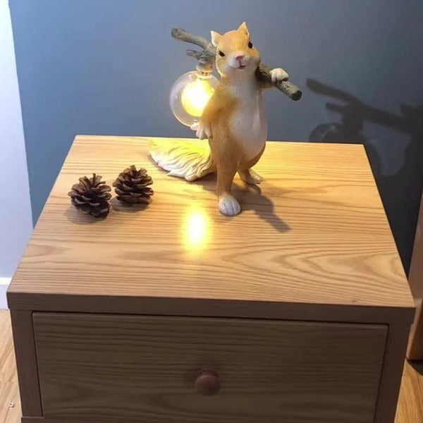 Gezellige Eekhoorn Bureau Lamp – Charmante Dierenlamp voor een Warme Sfeer