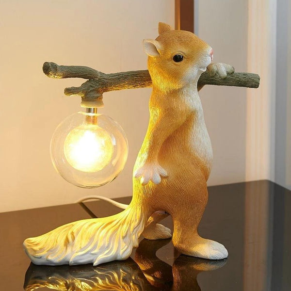 Gezellige Eekhoorn Bureau Lamp – Charmante Dierenlamp voor een Warme Sfeer