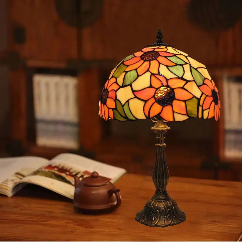 Elegante Tafellamp van Handgemaakt Glas – Kleurrijke Verlichting voor Woonkamer & Kantoor