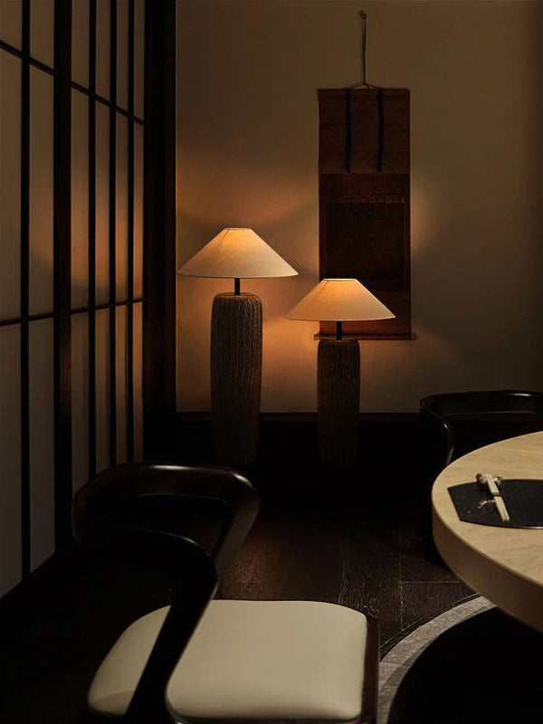 Vloerlamp met Organische Vorm van Hout en Linnen – Japandi Stijl Verlichting