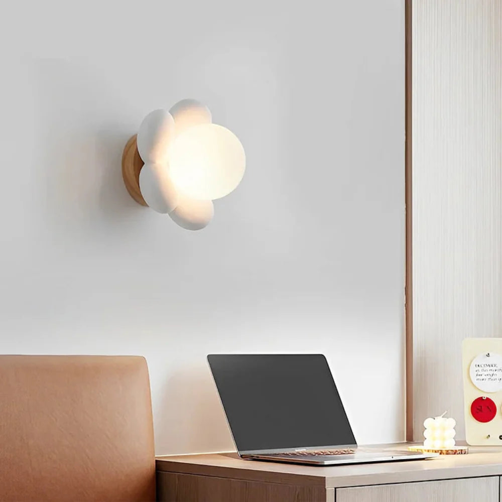 Wandlamp Bloemvorm met Houten Basis – Warm Witte LED Binnenverlichting