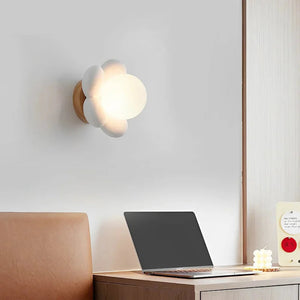 Wandlamp Bloemvorm met Houten Basis – Warm Witte LED Binnenverlichting