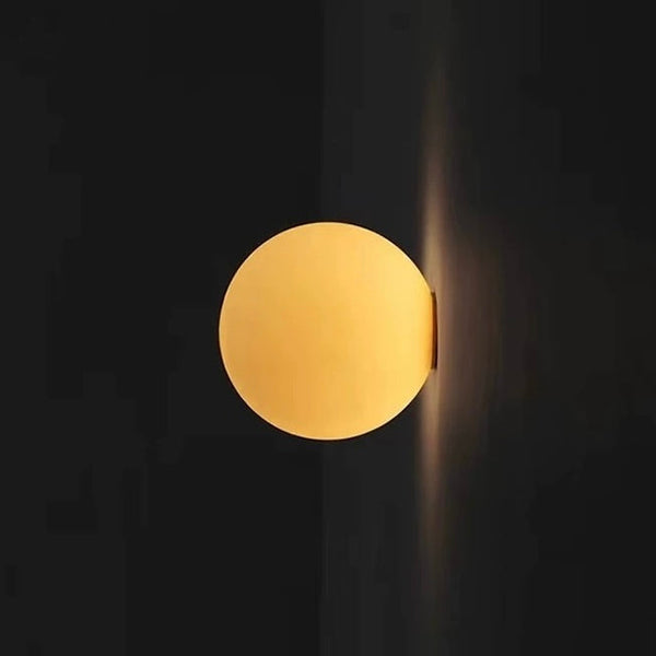 Moderne Wandlamp met Mat Glazen Kap en Geïntegreerde LED – Binnenverlichting