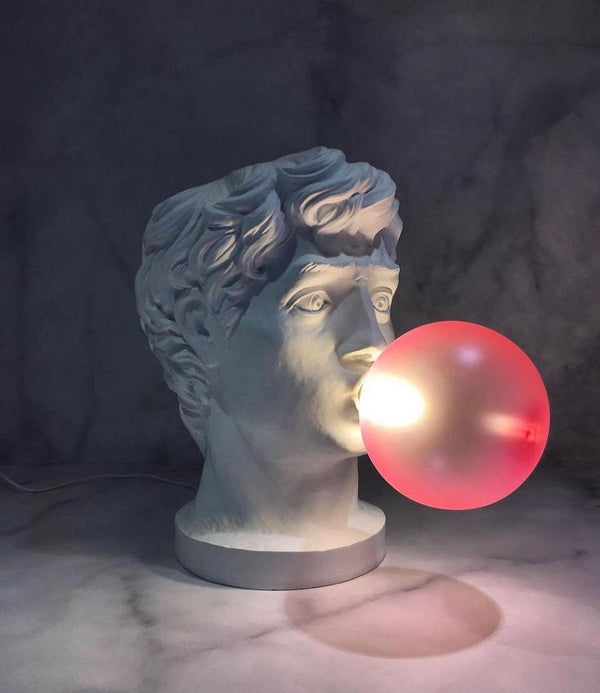 Skurrile Tafellamp met Kauwgombeeld – Unieke Decoratieve Verlichting voor Moderne Interieurs