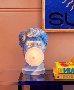 Skurrile Tafellamp met Kauwgombeeld – Unieke Decoratieve Verlichting voor Moderne Interieurs