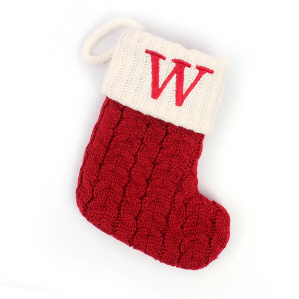 Kerstsok met letter borduring – rode gebreide MerrySock decoratie met naam