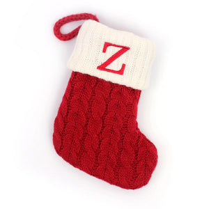 Kerstsok met letter borduring – rode gebreide MerrySock decoratie met naam