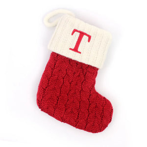 Kerstsok met letter borduring – rode gebreide MerrySock decoratie met naam