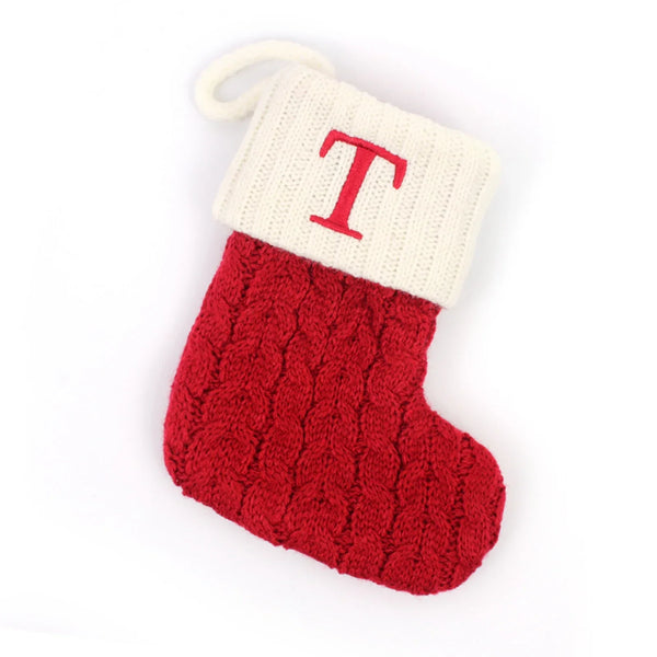Kerstsok met letter borduring – rode gebreide MerrySock decoratie met naam