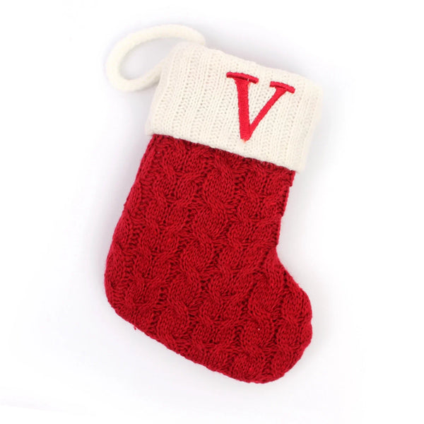 Kerstsok met letter borduring – rode gebreide MerrySock decoratie met naam
