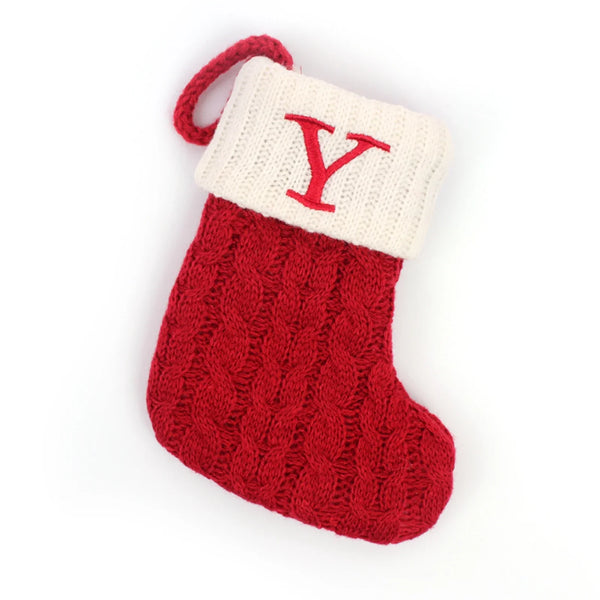 Kerstsok met letter borduring – rode gebreide MerrySock decoratie met naam