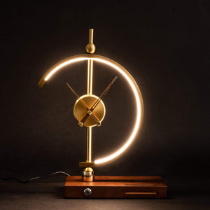 Minimalistische Tafellamp met Zacht LED Licht – Modern Glas & Metaal Design