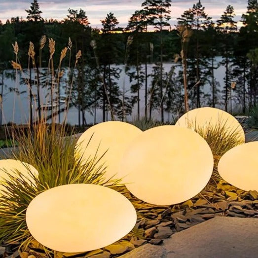 Elegante Buitenlamp in Natuursteen – LED Licht voor Tuinpad & Terras