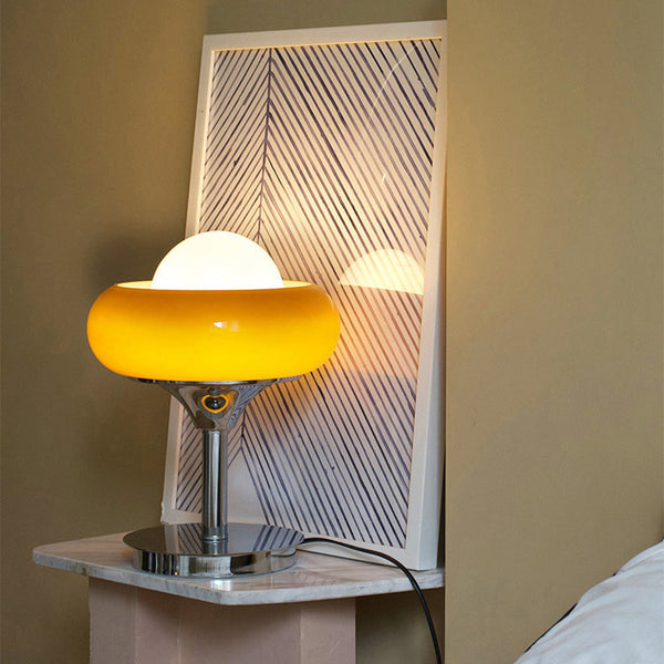 Amber Gloed Tafellamp – Tijdloos Glazen Design met Warm Licht voor Gezellige Interieurs